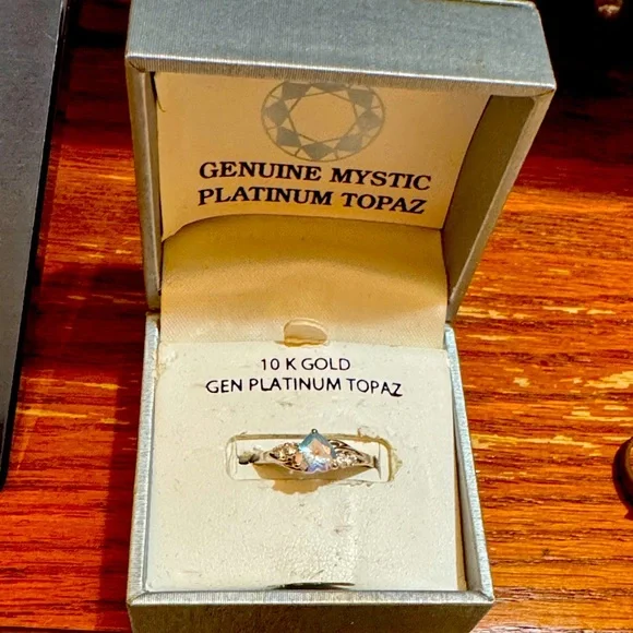 Beautiful sparkling Genuine Mystic 10k gold Topaz Ring - Picture 4 of 9